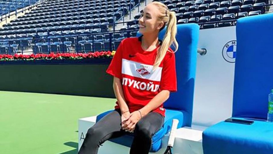330208_ana-potapova-poster_f
