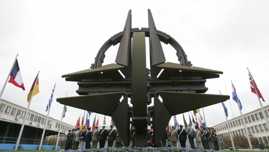 199043_07042009natohrvatskaalbanija4_f
