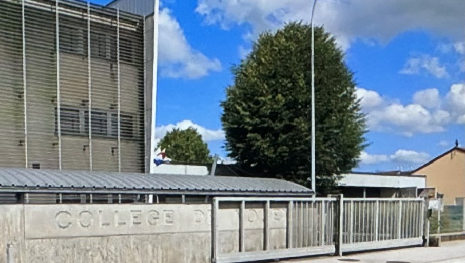 607595_nozan-na-marni-skola_f