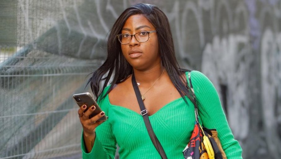 609799_woman-8316237-1920_f