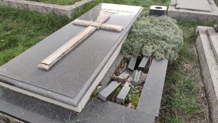 151832_novipazar-ostecen-spomenik-foto-n-kocovic-2_f