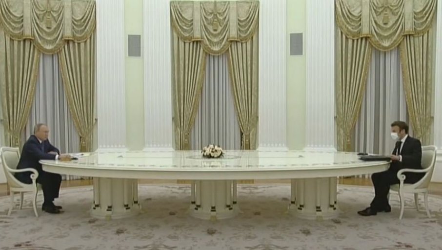 190233_makron-i-putin_f