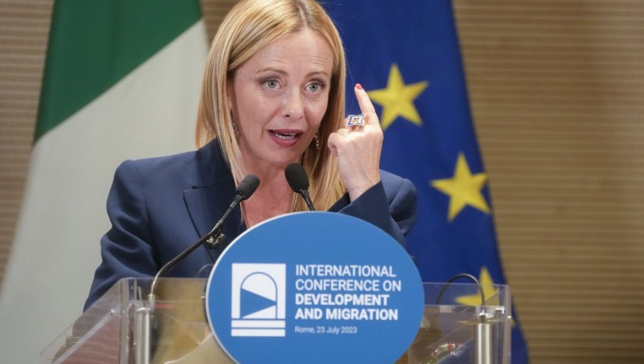 377911_tan2023-07-2319572733-5_f