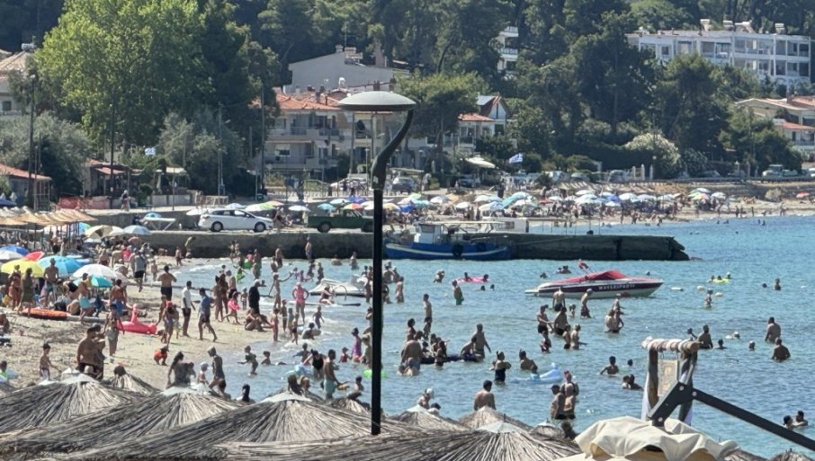 617956_plaza-u-grckoj-siviri_f