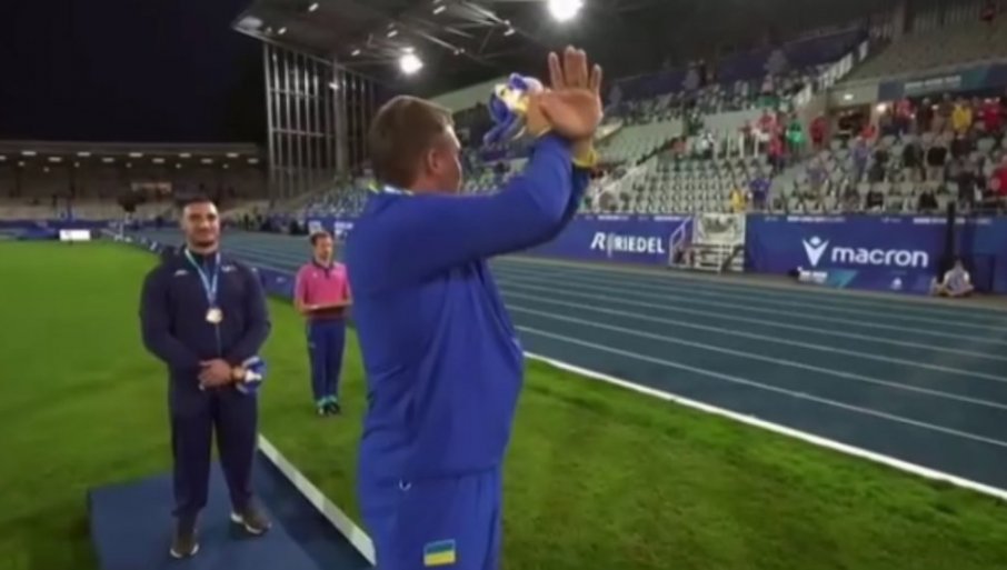 619060_mihajlo-bacanje-kladiva-pogresna-himna_f