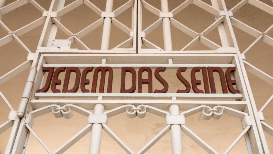 238004_mk38040-buchenwald-lagertor-foto-martin-kraft_f