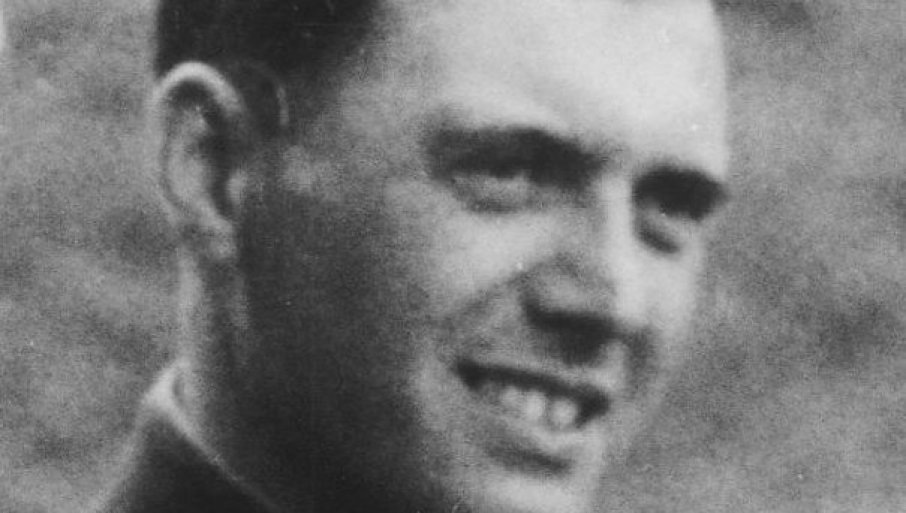 244083_josef-mengele-auschwitz-album-hocker-cropped_f