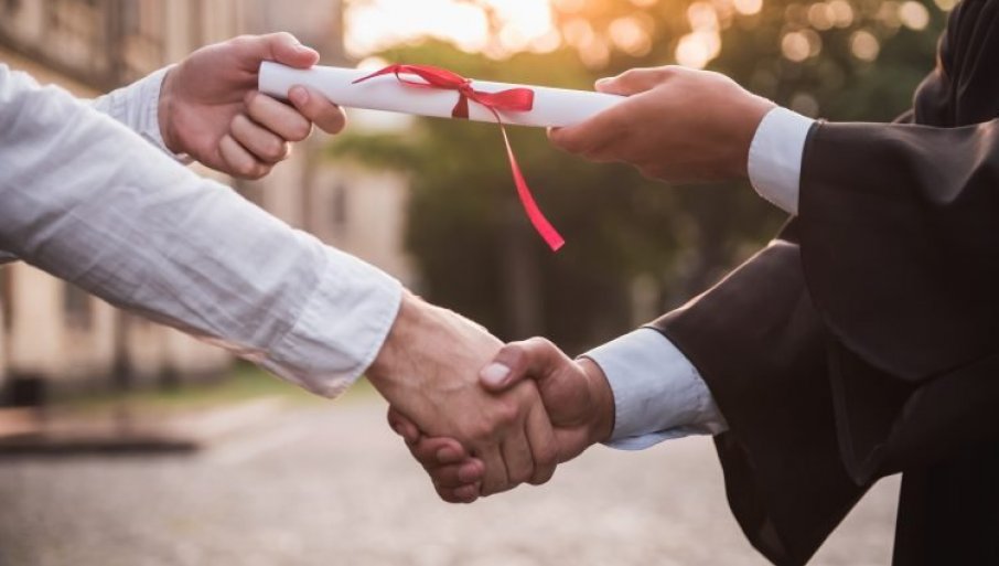 422407_diploma-shutterstock_f