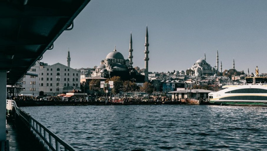 549669_istanbul-avionom_f