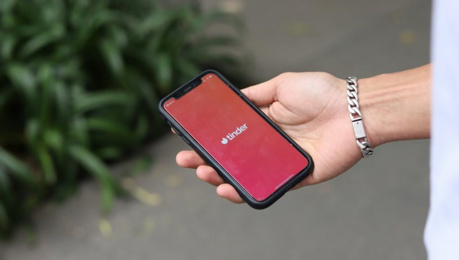 648354_good-faces-agency-skravscadwe-unsplash_f