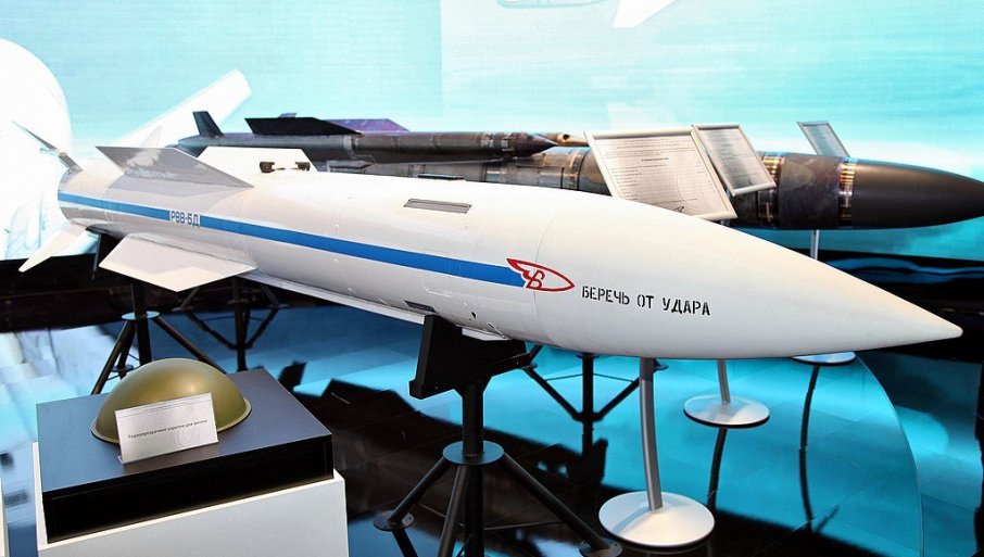 370952_r-37m-maks-airshow-2013-ramenskoye-airport-russia-524-21-foto-wikipedia-vitaly-v-kuzmin_f