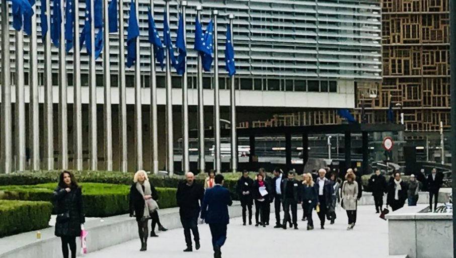 549698_evropska-komisija-10_f