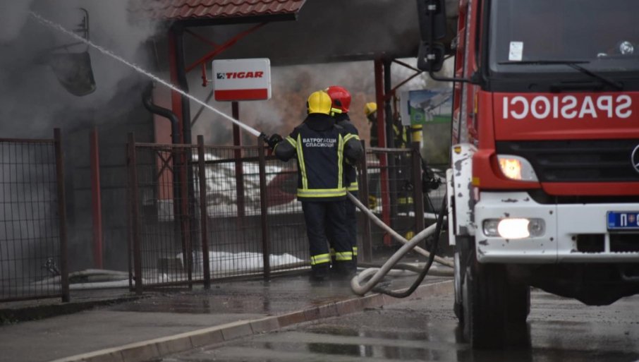 558523_bor-pozar-auto-servis-foto-ivan-mitrovic-2_f