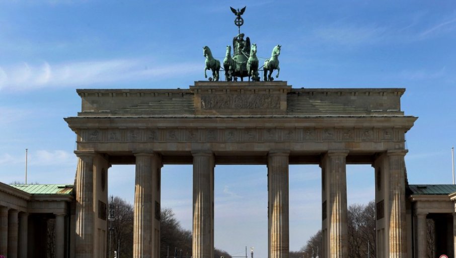 540121_30042019berlinbrandenburskakapija-2-_f