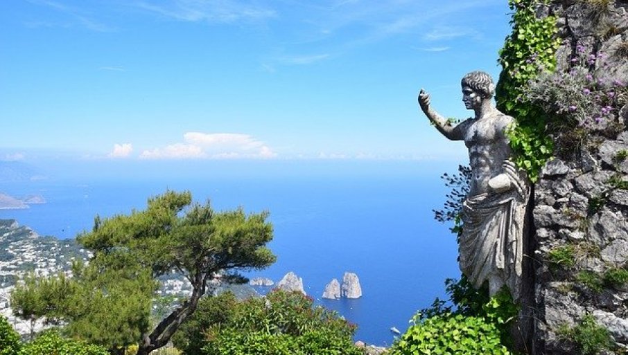 499629_capri-4895720-640_f