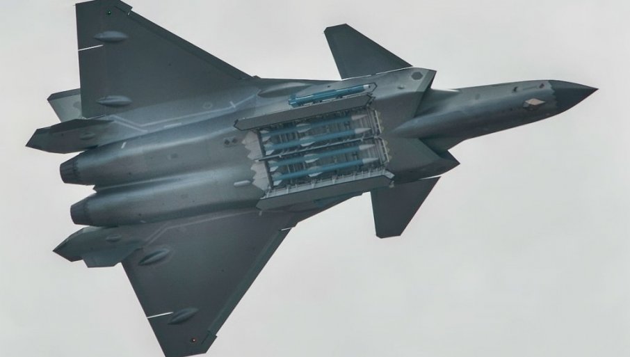 638349_j-20-with-pl-15-missile_f