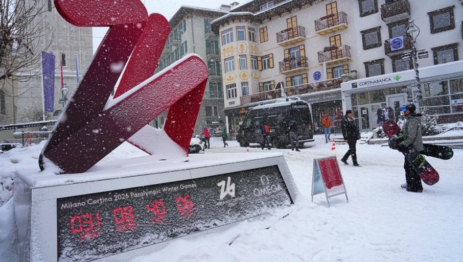 668871_get-thumbs-on-fly_f