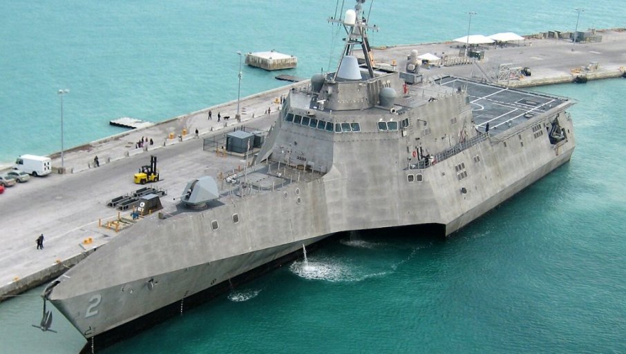 670694_uss-independence-lcs-2-at-naval-air-station-key-west-on-29-march-2010-100329-n-1481k-298_f
