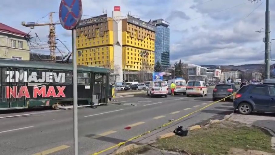 671259_screenshot-2026-02-12-at-14-48-45-tramvaj-u-sarajevu-iskocio-iz-sina-youtube_f