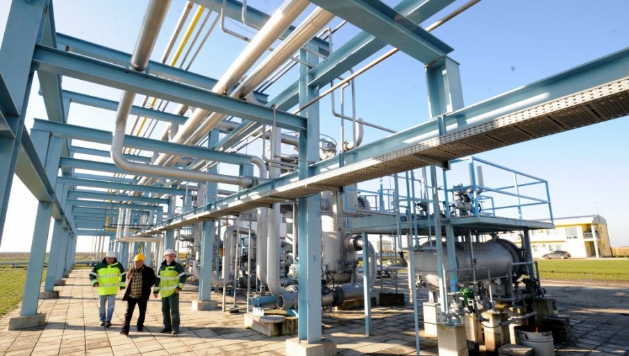 303327_banatskidvorsrbijagas3328122009_f